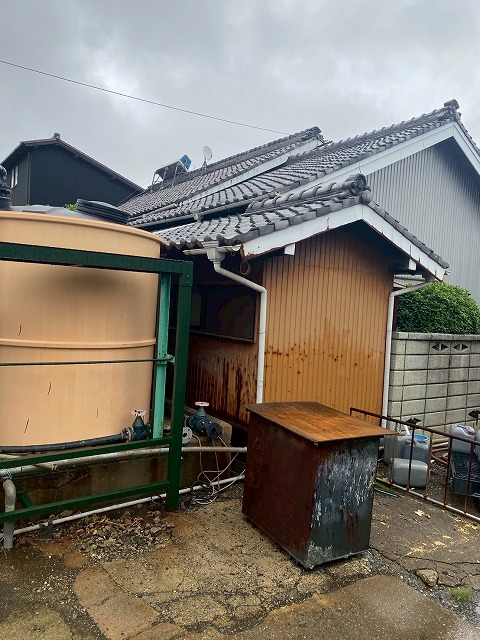 住宅裏側の状態確認